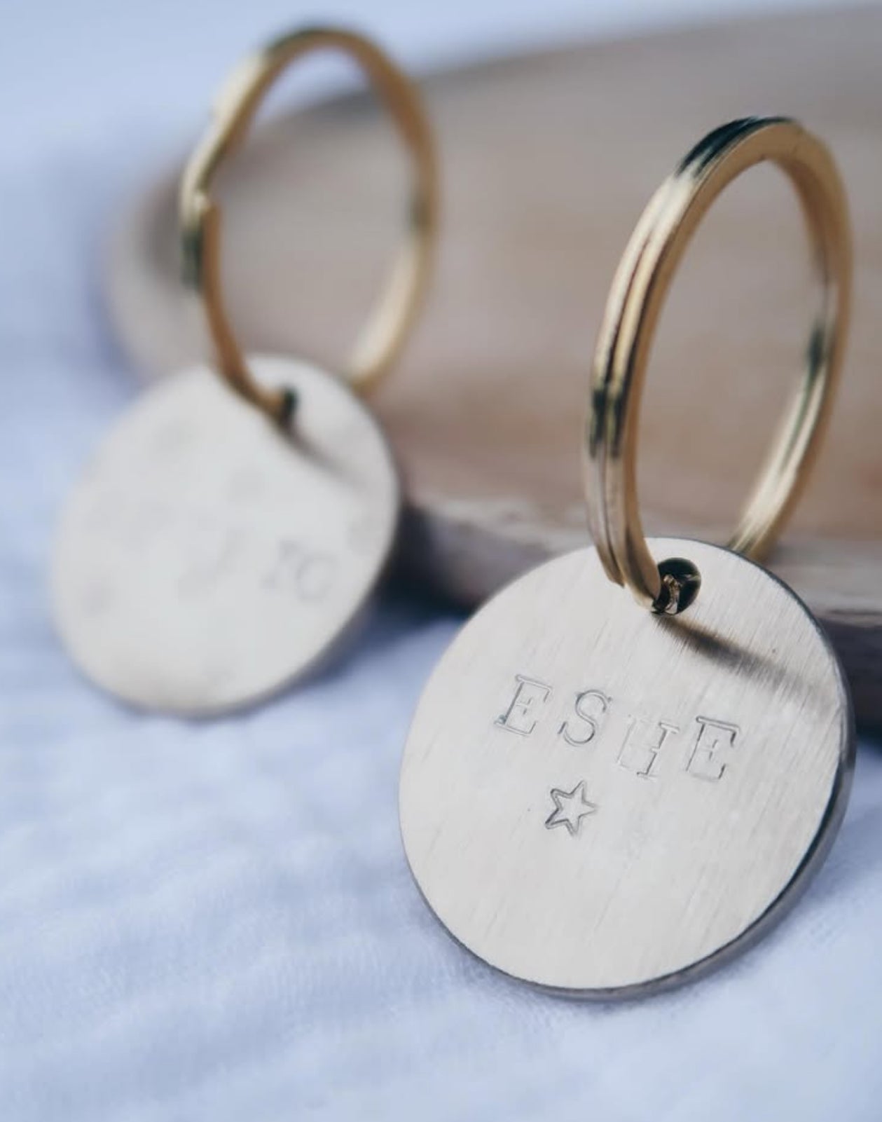 Médaille ronde dorée